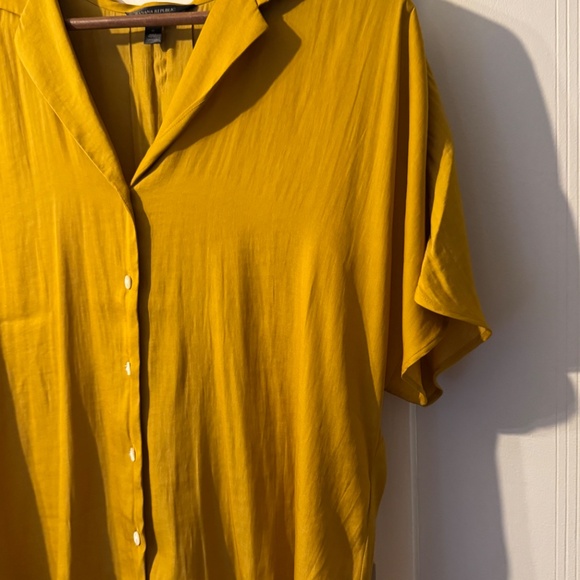 Banana Republic Resort Shirt - Picture 6 of 7